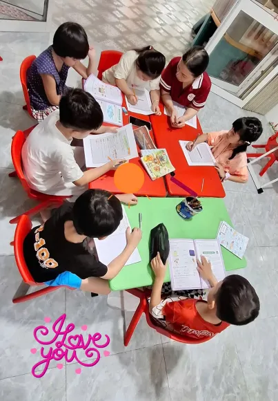 Phương Pháp Học Qua Trải Nghiệm Tại Mầm Non Hải Long: Con Học Được Gì Qua Từng Giờ Học Thực Tế?